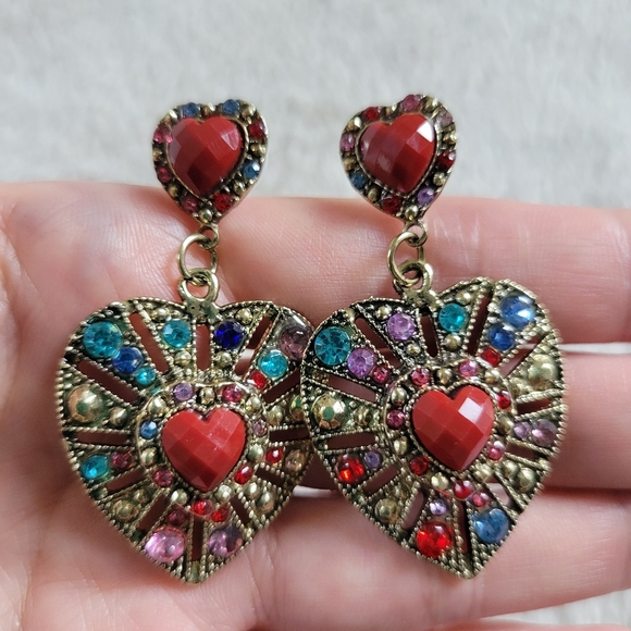 ✨️HP✨️NWOT Gorgeous Art Deco Multicolor Rhinestone Heart Shaped Dangle Earrings - Picture 3 of 6